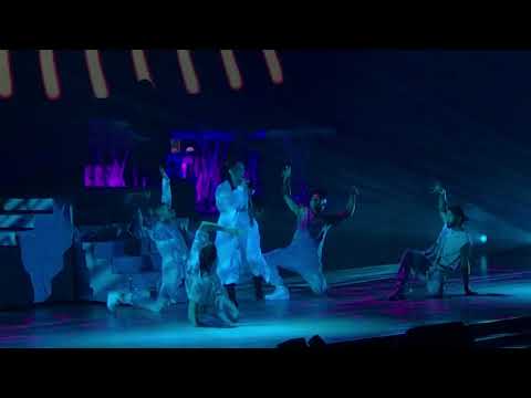 Ariana Grande concert 170919 in Taipei - touch it