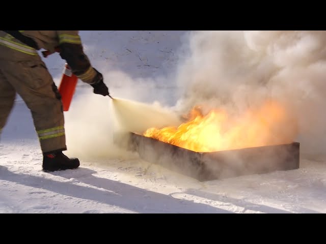 7 февраля отмечается День рождения огнетушителя