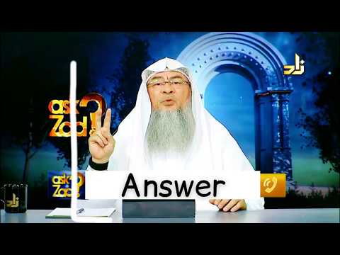 Is reciting a Surah after the Fatiha a MUST in the 3rd & 4th rakat? | Sheikh Assim Al Hakeem