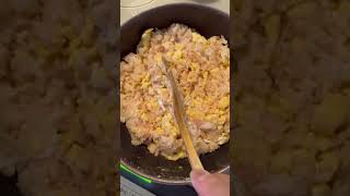炒飯を作るBBA