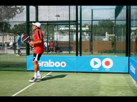 Pádel: Fernando Belasteguín, Bela; salida de pared de revés.