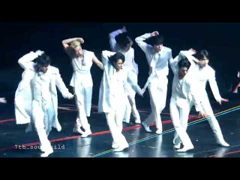 220504 ATEEZ (에이티즈) in Paris - Deja Vu 😳