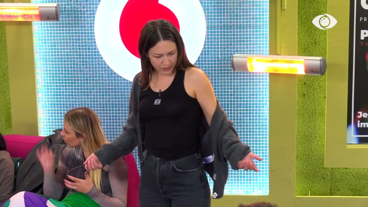 A jam unë nivel i ulët?, Françeska debaton me Julin