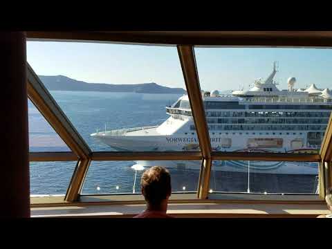 Almost a collision by 2 cruise ships (Norwegian Spirit and MS Westerdam) in Santorini, Greece on Sep