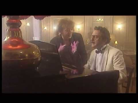 Csákányi Eszter és Szacsvay László meg a habos sütemény