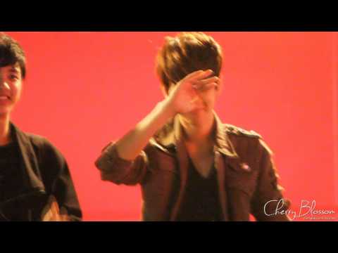 [FANCAM] 120430 FANSIGNING Baekhyun focused