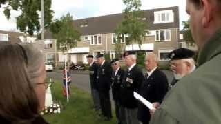 preview picture of video 'Herdenking Halifax HR 836 bemanning bij monument in Oegstgeest op 23 mei 2013'