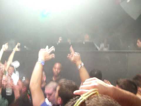 chuckie and hardwell ft. ambush - move it 2 the drum