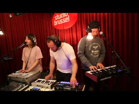 Studio Brussel: CHVRCHES - The Mother We Share (Live)