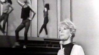 PETULA CLARK(LIVE VIDEO CLIP)- YOU&#39;RE THE ONE(LYRICS)