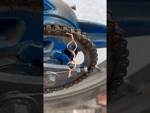Motoqueiro fez isso na corrente da moto e não precisou ir no mecânico #Brasil #DicaDeMoto