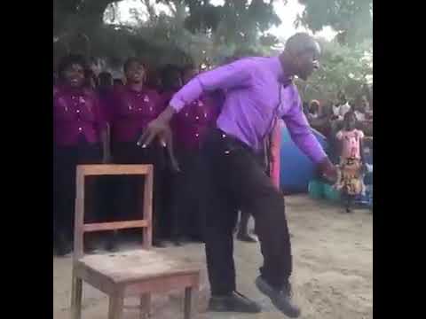Zambian funny Choir - Panono panono ndeya kuli ba Tata ( Slowly slowly I am going to the Father)