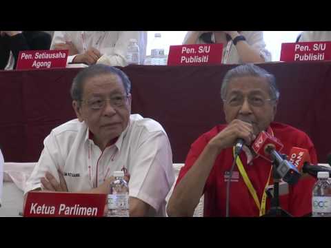 Tun Dr Mahathir: "Kali pertama saya hadir di mesyuarat besar DAP"