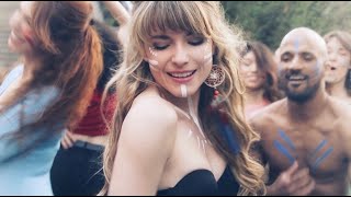 Musik-Video-Miniaturansicht zu PARIS-BOGOTA Songtext von Cécilia Cara