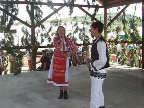 23 Festivalul Cununa Spicului de Grau - Ansamblul folcloric din comuna Faragau - MVI 4404