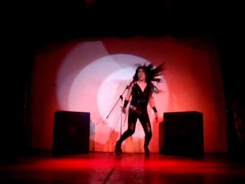 Priscilla Bullock - Britney Spears - I love rock and roll .MPG