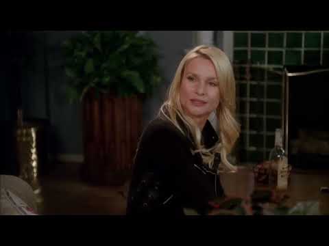 Desperate Housewives -  Edie And Mrs. McCluskey Share A Moment