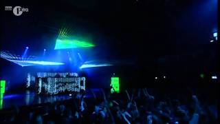 Nero perform &#39;Reaching Out&#39; at BBC 1Xtra Live