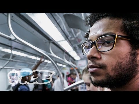 WuTremClan leva rap freestyle pros trilhos do metrô de São Paulo