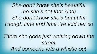 Kenny Chesney - She Don&#39;t Know She&#39;s Beautiful Lyrics