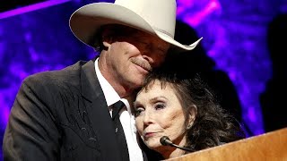 Loretta Lynn Tributes Alan Jackson During Surprise Hall of Fame Appearance