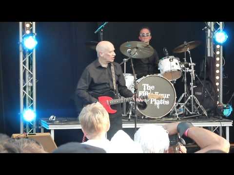 Wilko Johnson - Bye Bye Johnny (Live at Village Green Festival, Chalkwell, Southend 13/07/2013)