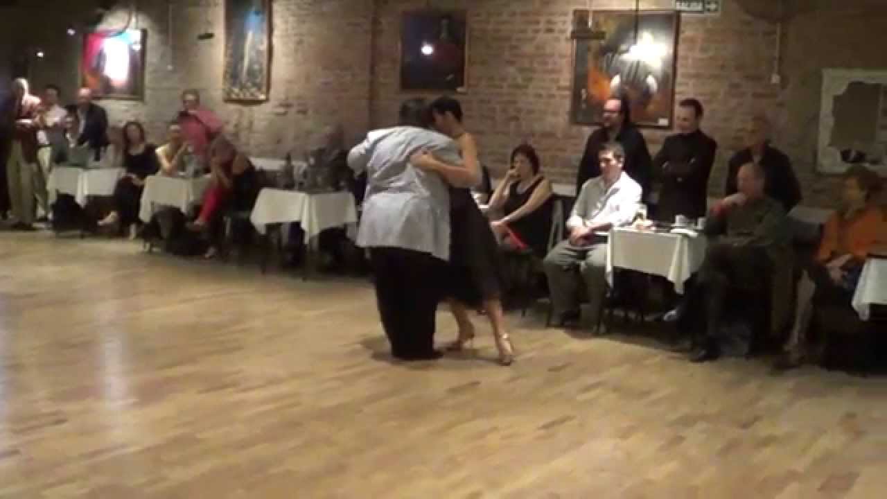 Alejandra Mantiñan y Ahoniken Quiroga Milonga "Parque Patricios" Obelisco Tango Domingo (31-08-14)