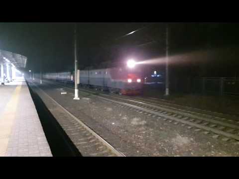 Самарская 10-ка,  поезд #10 Москва-Самара под электровозом ЧС7, неспешный ход