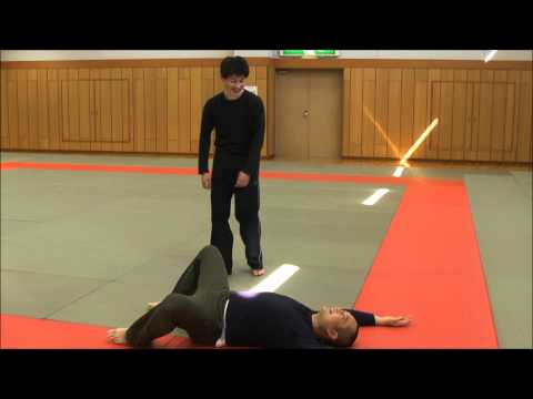 繊細な人に触れると落ちる！？：「触れくずし」完成プロセス　【合気道の達人・武術の達人・武道の達人研究　素材を使えば誰でも達人！？　素材開発による非意識力・達人研究のたくみの会】