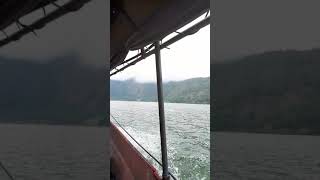 preview picture of video 'Naik boat menuju kuburan Kuburan Terunyan-Bali'