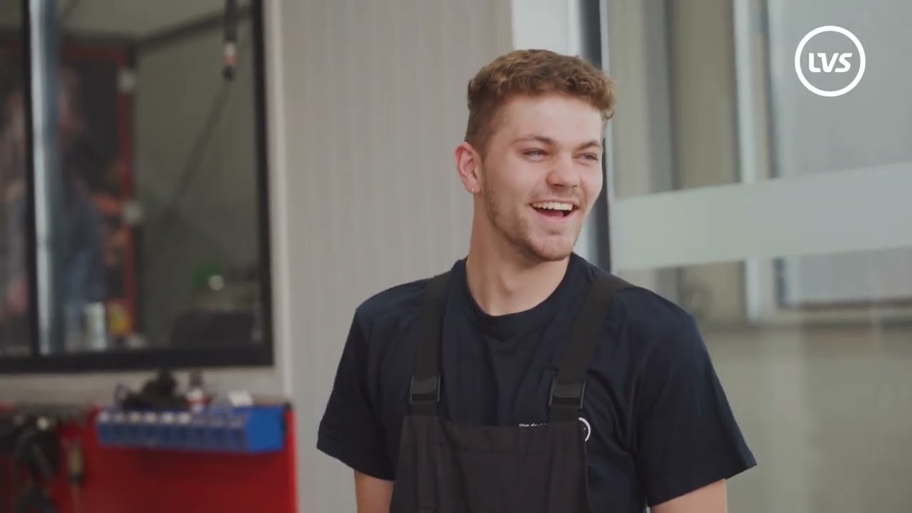  <small>Bekijk video:<strong> Wiltsje Aardema, eerste Bedrijfswagenmonteur bij LVS Heerenveen  aan het woord.</strong></small>