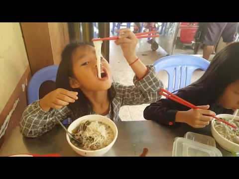 Breakfast At Takhmao - Vietnamese Noodle - Pho - Cambodian Street Food