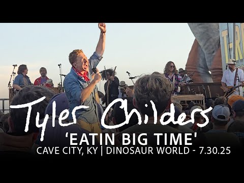 Tyler Childers Performs 'Eatin Big Time' at Dinosaur World | Cave City, KY (July 30, 2025)