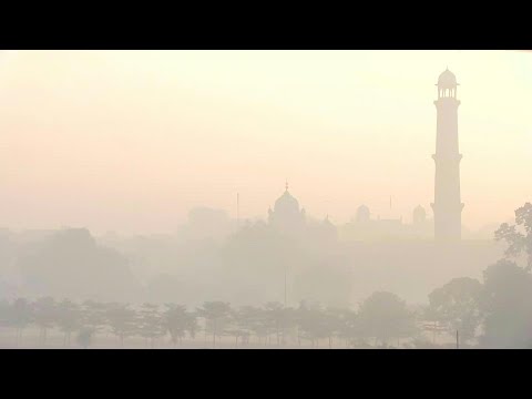 Pakistani city suffers in acrid smog | AFP