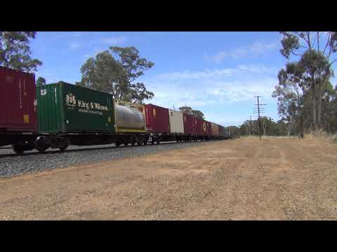 6BM4 with Nr 105 / An 9 / Nr 25 & 8169 Cross 1MW2 Nr 40 / LDP009 & 9321 at Mangalore 5.12.2021
