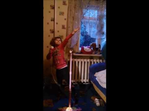 Martynka (6 Lat) Kolęduje