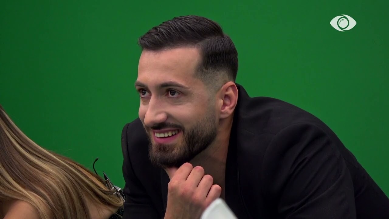 Vazhdoje rrugëtimin vetëm, i ati surprizon Loredanën, i jep një porosi