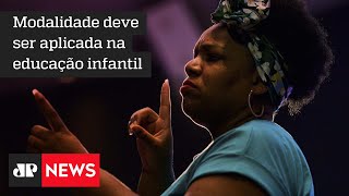 Bolsonaro sanciona lei que inclui libras no currículo básico de ensino