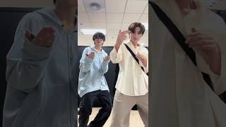 Download lagu A duo who trust and watch mp3