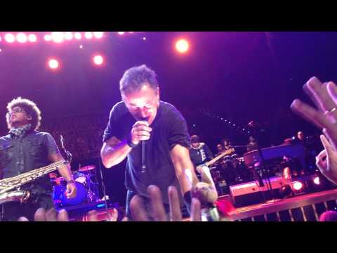 Video of Bruce Springsteen crowd surfing