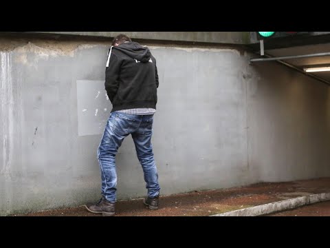 Berliner demonstrieren für gleichberechtigtes Pinkeln