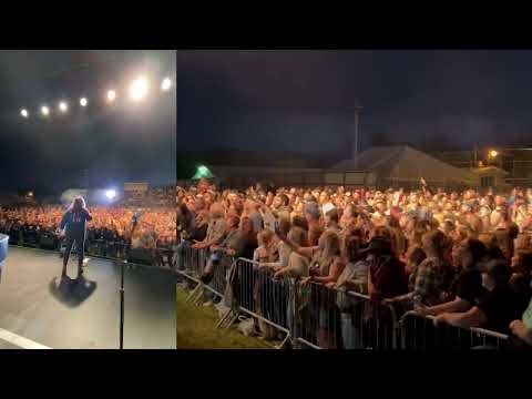 Crowd Sings "Heads Carolina, Tails California" (09/04/2022)