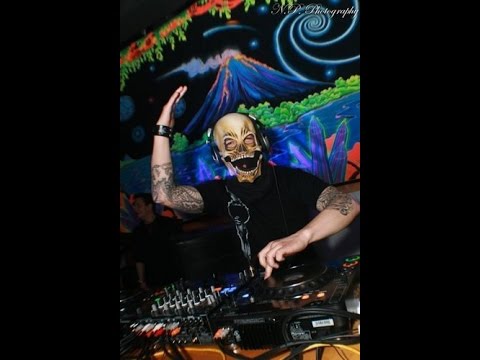 TRACATAK -  (Live video #1) hard techno : hardcore : darkcore