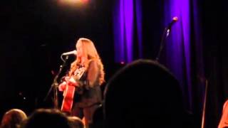Carlene Carter - The Storms Are on the Ocean