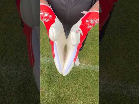 Is this GRIP real!? #goalkeepers #football #gloveglu