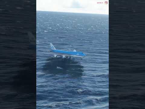 IMPOSSIBLE LANDINGS Boeing 747 at Gibraltar Airport KLM AIRLINES #shorts