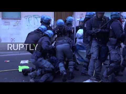 Italy: Anti-Salvini protesters clash with police in Pisa