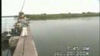 preview picture of video 'REDFISH ACTION CALAVERAS LAKE TEXAS'