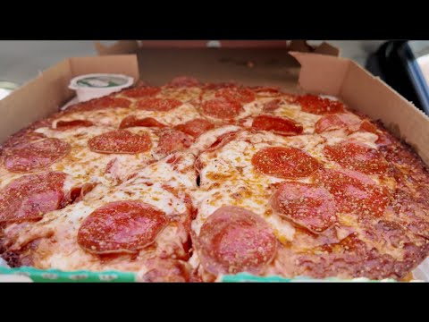 Trying Papa John's Pan Pizza!