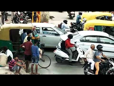 Theft in the Traffic | Be aware on Road and Signals - CCTV Clip 2